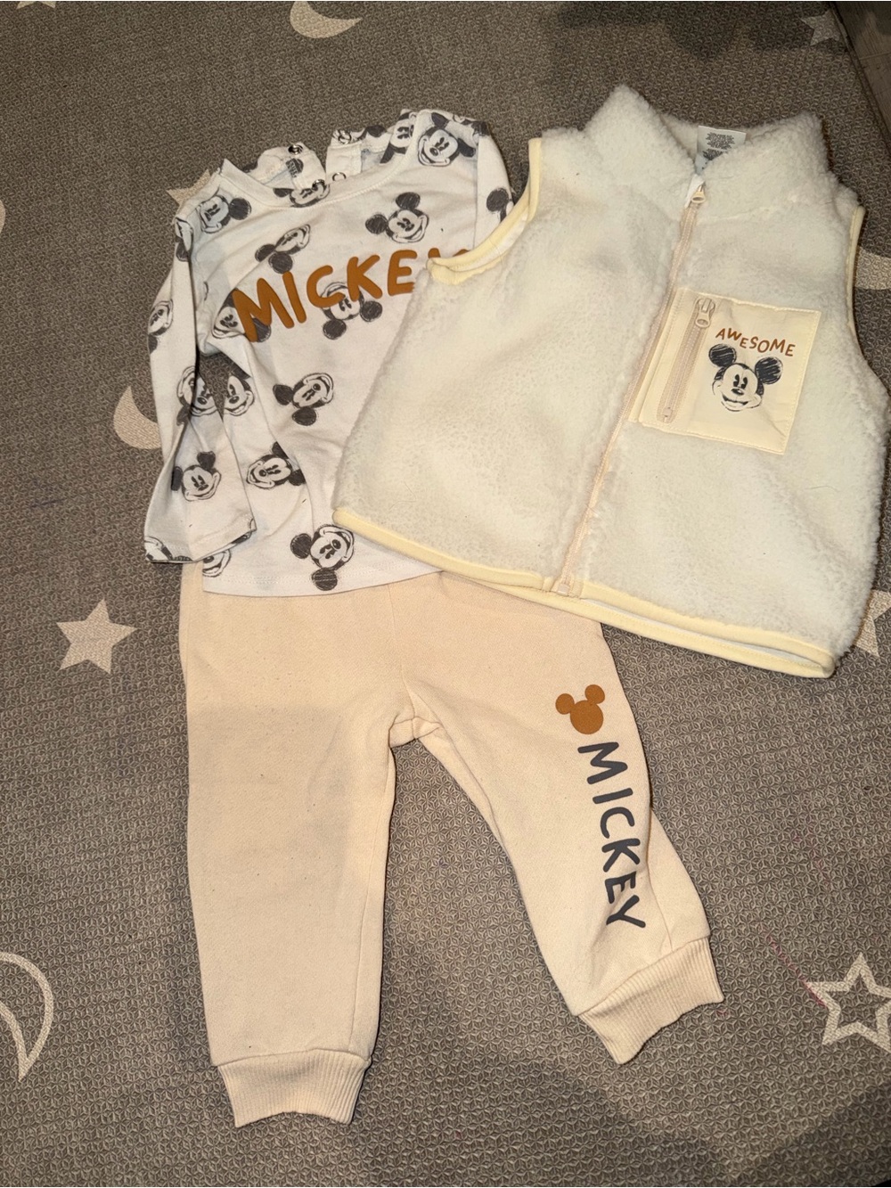Disney Cream and White Mickey Mouse 3-Piece Outfit